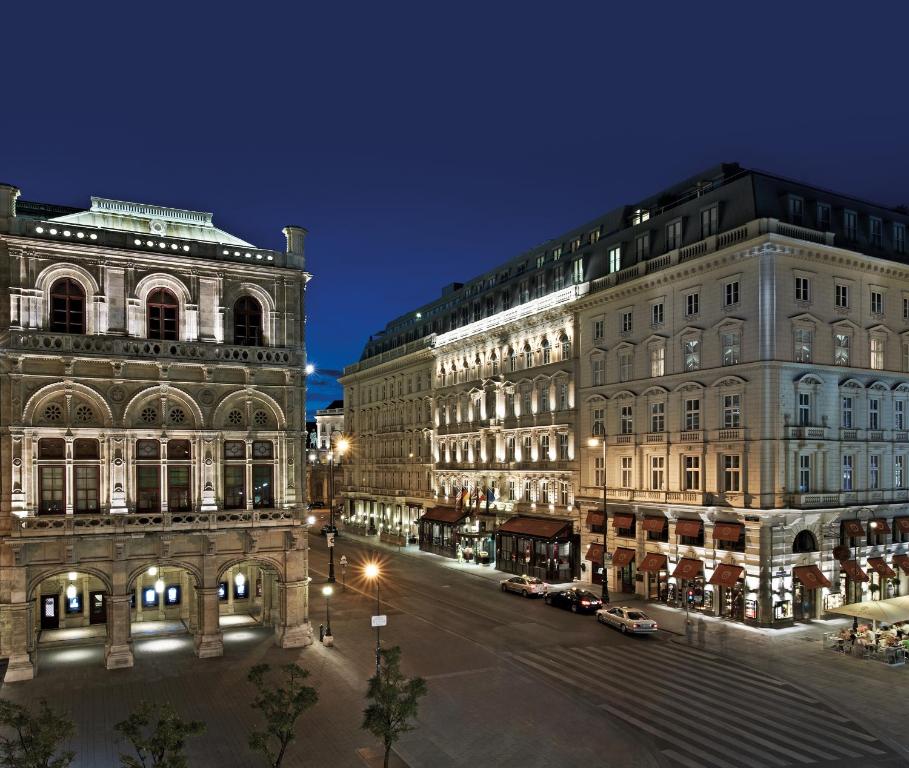 Hotel Sacher Wien night