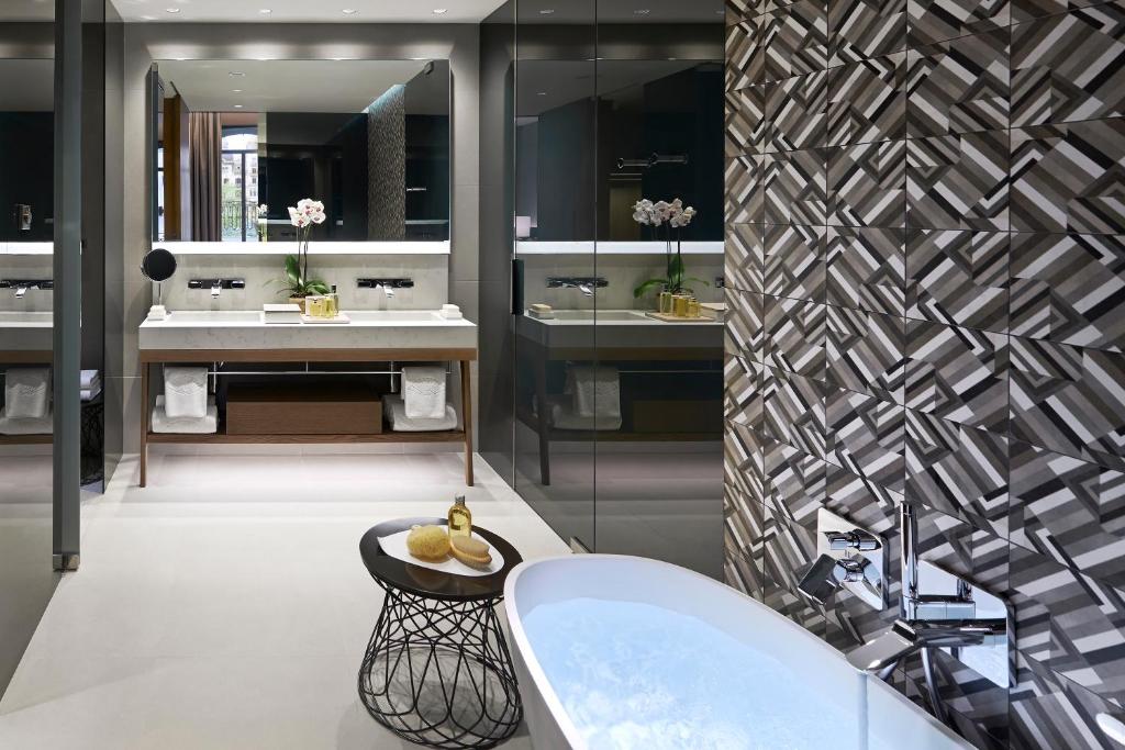 Mandarin Oriental Barcelona bathroom