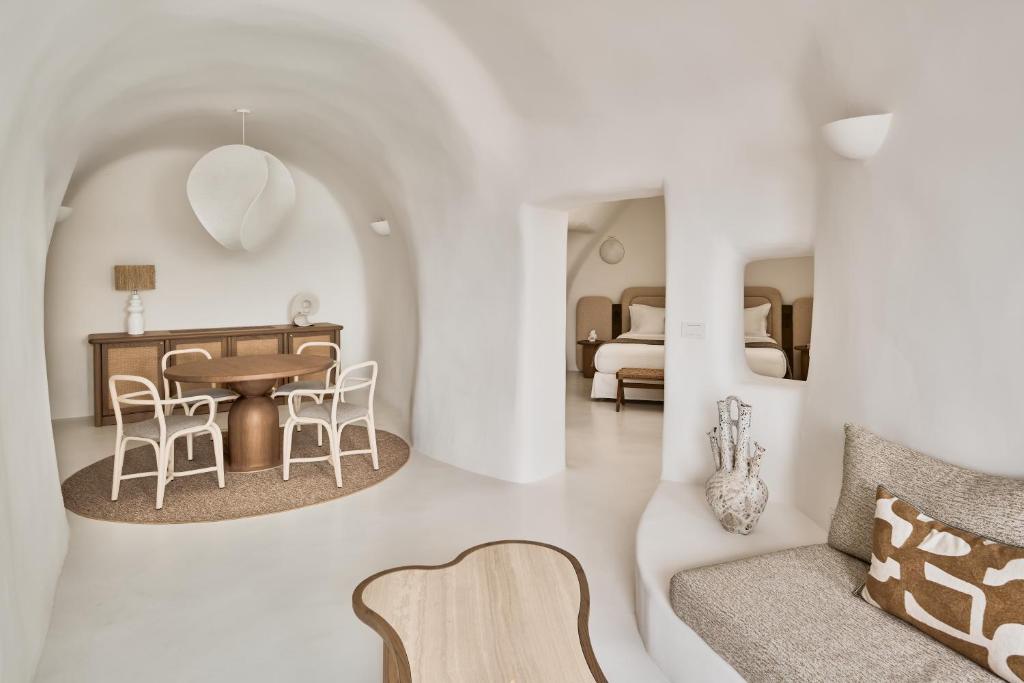 Mystique, A Luxury Collection Hotel, Santorini room