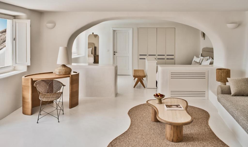 Mystique, A Luxury Collection Hotel, Santoriniiii