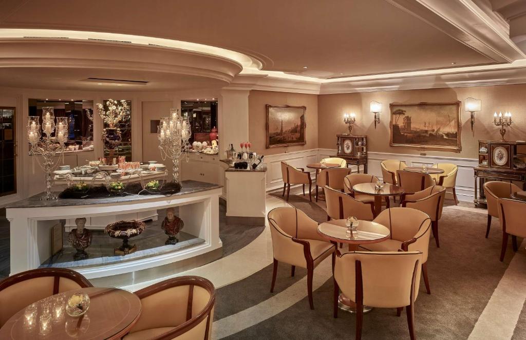 Rome Cavalieri, Waldorf Astoria Hotel And Resort reception