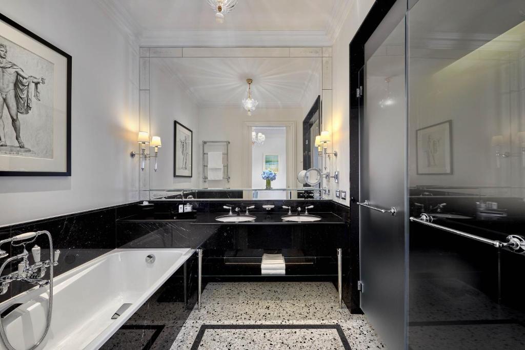 The St. Regis Rome bathroom