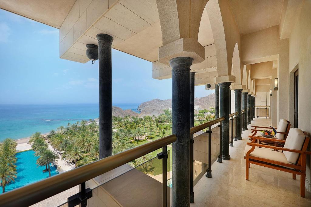 Al-Bustan-Palace-A-Ritz-Carlton-Hotel-Muscat-pool-and-sea-viewww-1