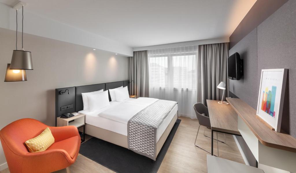 Holiday-Lnn-Munich-City-Centre-room