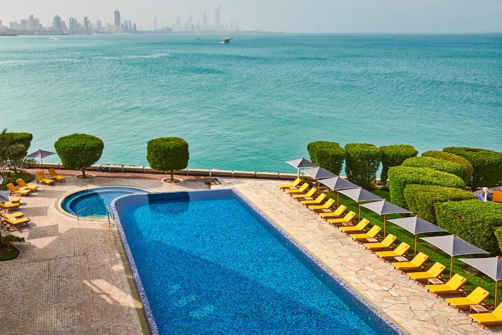 Marina-Hotel-Kuwait-pooool